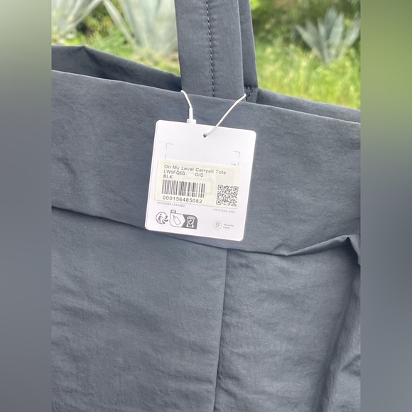 NWT lululemon on my level carryall tote bag - Picture 3 of 7